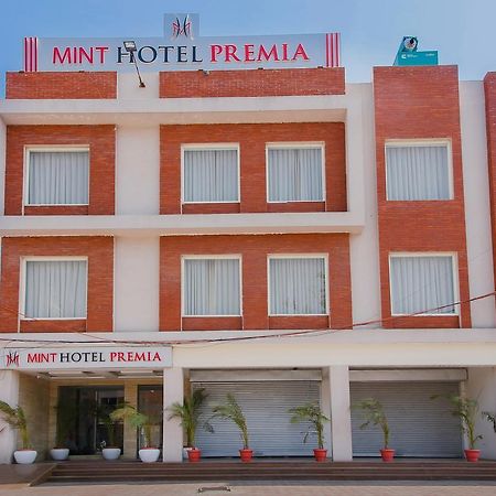 Mint Hotel Premia Chandigarh, Zirakpur Eksteriør billede