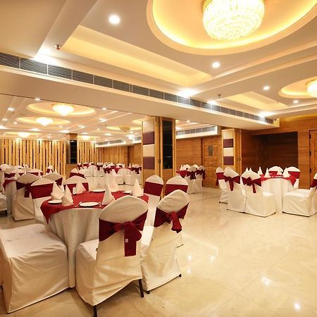 Mint Hotel Premia Chandigarh, Zirakpur Eksteriør billede