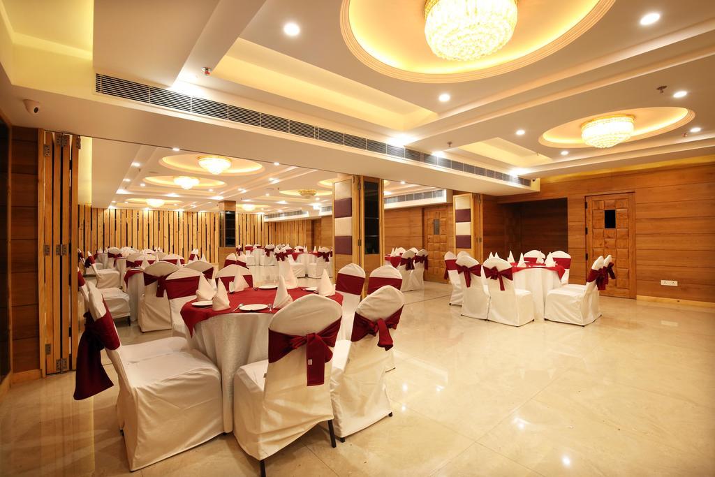 Mint Hotel Premia Chandigarh, Zirakpur Eksteriør billede