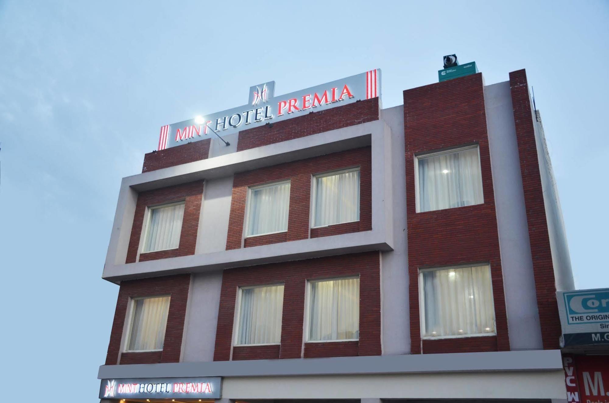 Mint Hotel Premia Chandigarh, Zirakpur Eksteriør billede